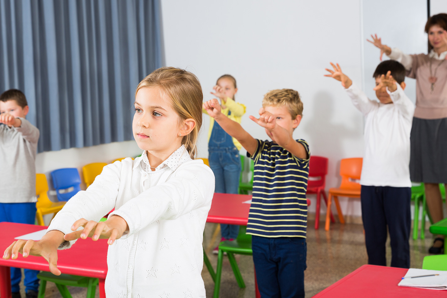 Bambini in classe - attività fisica